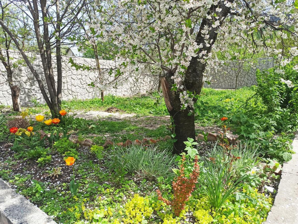 Jermatun Guest House Дилиян Екстериор снимка